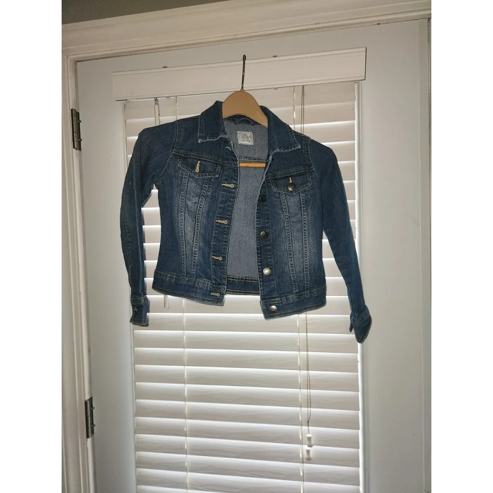 The Children's Place Denim Jean Jacket. Dark Wash. Girls 7/8 Medium